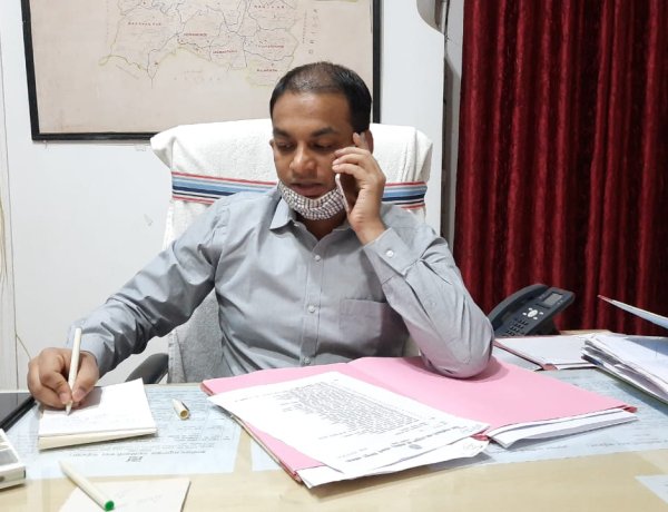 जनसमस्याओं के त्वरित निष्पादन के लिए अनुमंडल पदाधिकारी सक्रिय चाईबासा :