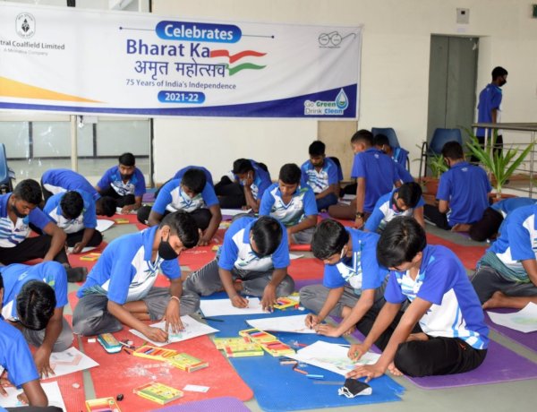 सीसीएल के सौजन्य से पेंटिंग एवं ड्रॉइंग प्रतियोगिता आयोजित, विजेता प्रतिभागियों को किया गया पुरस्कृत