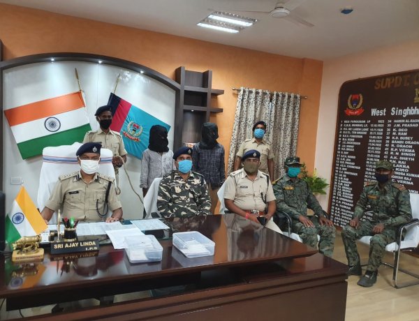 पुलिस ने लांजी के जंगलों से दो नक्सलियों को किया गिरफ्तार
