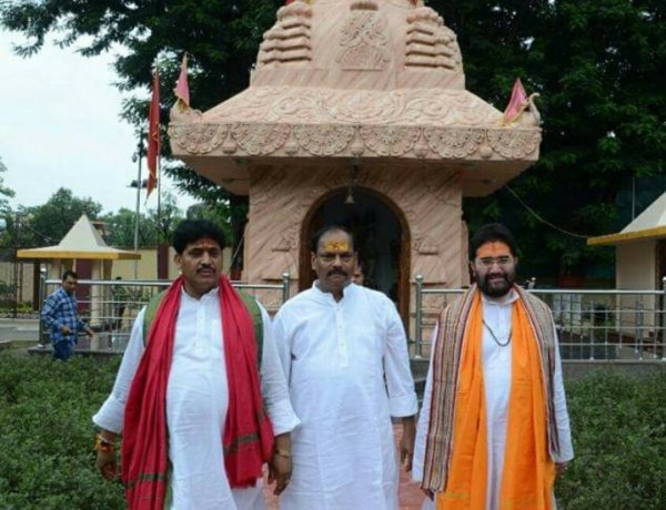 पूर्व मुख्यमंत्री रघुवर दास के दादा बनने पर आचार्य चंद्रकांत व कृष्ण कांत ने दी बधाई