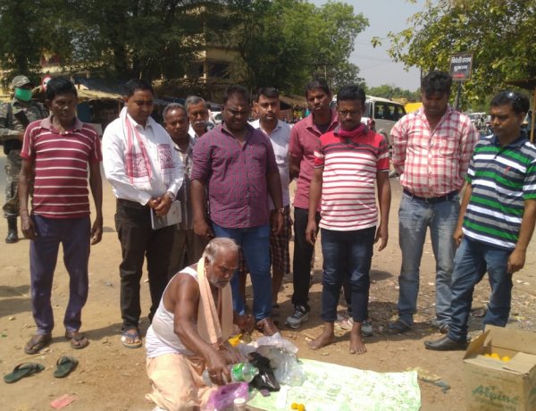 हाई मास्ट लाइट कार्ययोजना का विधायक सुखराम उरांव ने किया शिलान्यास