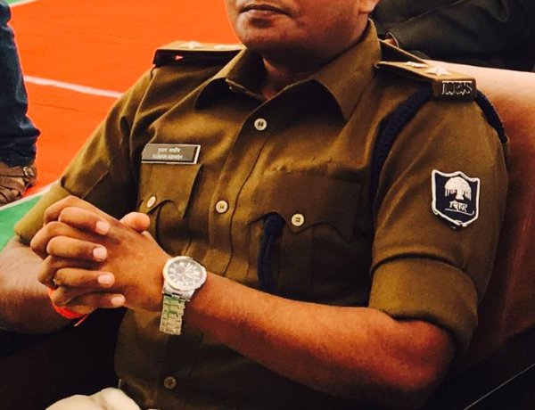 बेहतर पुलिसिंग के लिए गवर्नेंस नाउ अवार्ड से सम्मानित हुए एसपी आशीष