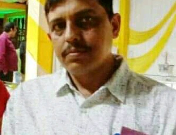 प्राइवेट स्कूलों में अभिभावकों के शोषण पर रोक लगाए सरकार : राकेश सिंह