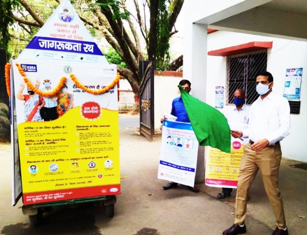 कोरोना से बचाव के नियमों के पालन के लिए उपायुक्त ने हरी झंडी दिखाकर जागरुकता रथ किया रवाना