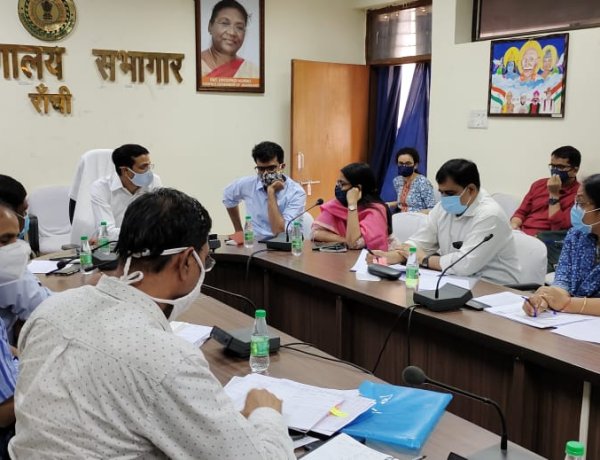 उपायुक्त छवि रंजन ने कोरोना संक्रमण के मद्देनजर की समीक्षा,कहा, समन्वय बना कर करें काम