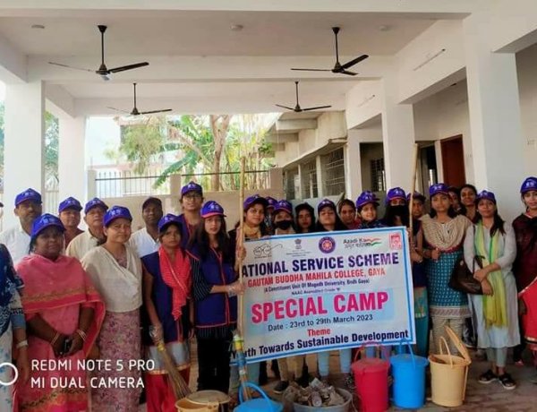 सप्तदिवसीय विशेष शिविर के तीसरे दिन स्वयंसेवकों द्वारा की गयी जीबीएम कॉलेज परिसर एवं आस-पड़ोस की साफ-सफाई