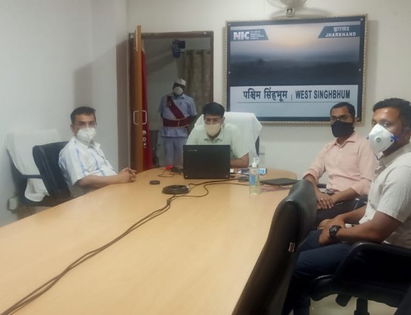 पश्चिम सिंहभूम के उपायुक्त ने की कोरोना संक्रमण से निपटने की तैयारियों की समीक्षा