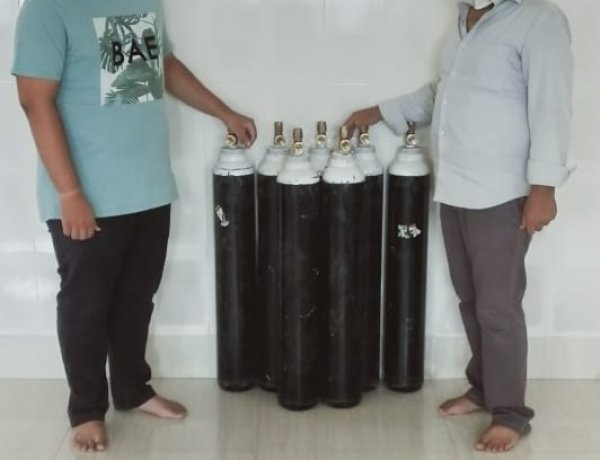 भगेरिया फांउडेशन 14 व श्री शिरडी साईं भक्त मंडल ने 19 ऑक्सीजन सिलेंडर उपलब्ध कराया