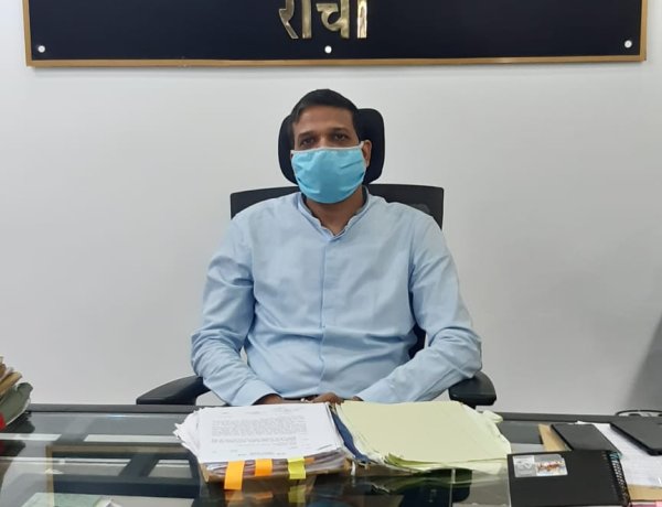 कोरोना संक्रमण काल में सेवा की मिसाल पेश कर रहे रांची के उपायुक्त छवि रंजन “ऐसे कर्मठ हों अधिकारी, तो निश्चित हारेगी महामारी”
