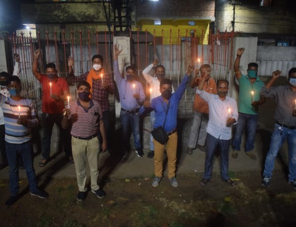 धनबाद में AISMJWA प्रदेश सलाहकार बंटी जयसवाल के नेतृत्व में आयोजित हुई श्रद्धांजलि सभा