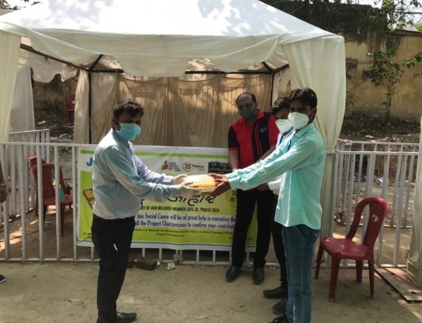 जेसीआई, रांची के सौजन्य से सदर अस्पताल में जरूरतमंदों के बीच बांटे गए भोजन