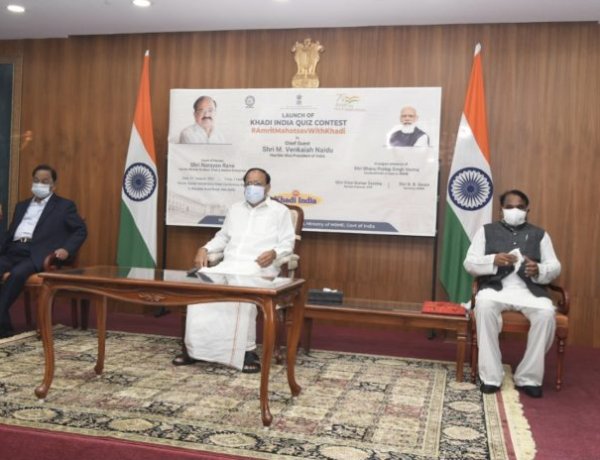 उपराष्ट्रपति ने लोगों से खादी को ‘नेशनल फैब्रिक’ मानने और इसके व्यापक इस्तेमाल की अपील की