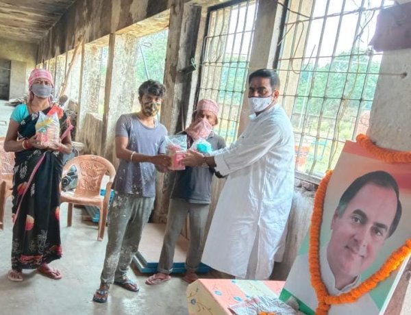 स्व.राजीव गांधी युवाओं के प्रेरणास्रोत : शशिभूषण राय