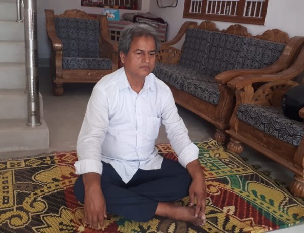 पत्रकारों की मांग को लेकर वरिष्ठ पत्रकार केबी मिश्रा बैठे भूख हड़ताल पर