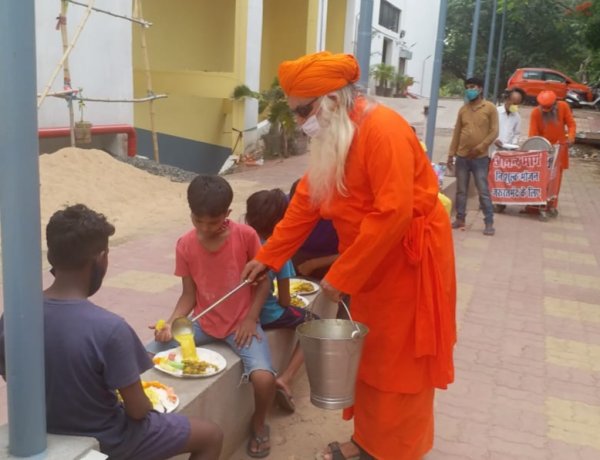 आनन्द मार्ग यूनिवर्सल रिलीफ टीम कोरोना काल में चौदह महीने से निरन्तर ज़रूरतमंदों की कर रही सेवा