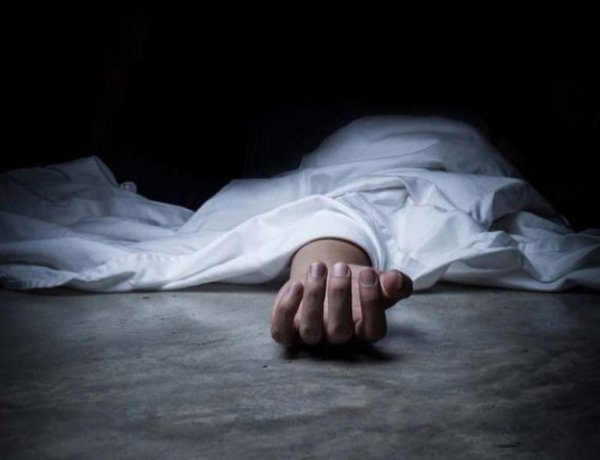 मानपुर रेलवे स्टेशन के बंधुआ-रसलपुर रेलवे गुमटी के बीचो बीच रेलवे ट्रैक पर एक अज्ञात व्यक्ति का कटा मिला शव