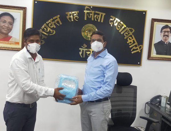 भारतीय लोक कल्याण संस्थान ने उपायुक्त को दिया 400 फेश सेफ्टी मास्क