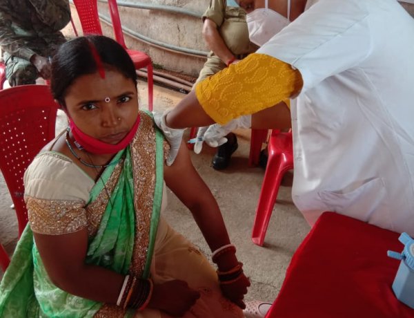 मोबाइल वैक्सीनेशन सेवा से लाभान्वित हुए निर्मल जल प्रतिष्ठान के कर्मी