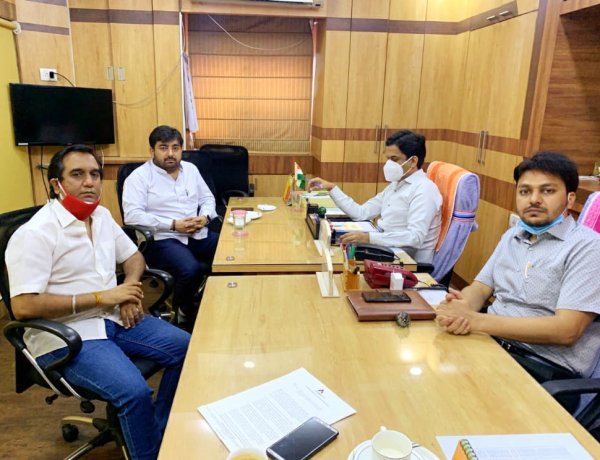 अपर बाजार में पार्किंग की समुचित व्यवस्था करने के लिए चेंबर ने नगर आयुक्त को लिखा पत्र