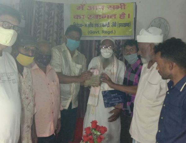 गरीब बच्चों के स्कूल बनाने के लिए समाजसेवी गुलाम मुस्तफा ने किया आर्थिक सहयोग