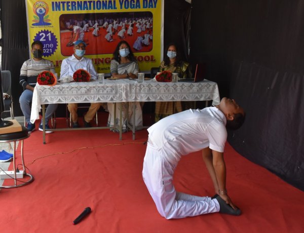 लिटिल विंग्स स्कूल में ऑनलाइन योगाभ्यास कार्यक्रम आयोजित