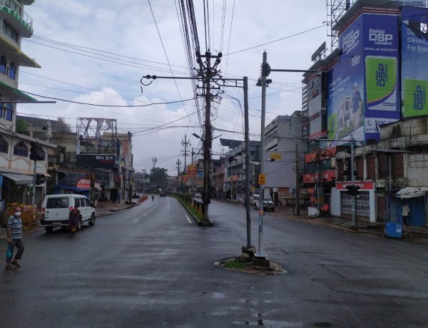 पूर्ण लॉकडाउन को सफल बनाने में दूसरे सप्ताहांत भी दिखी जनभागीदारी, चौक-चौराहों पर पसरा रहा सन्नाटा