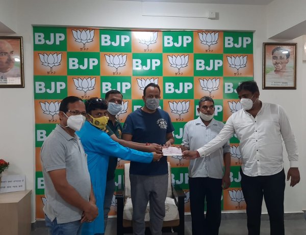 मारवाड़ी युवा मंच रांची दक्षिणी शाखा ने अल्पलास्टिक एनीमिया के मरीज गोलू को किया आर्थिक सहयोग