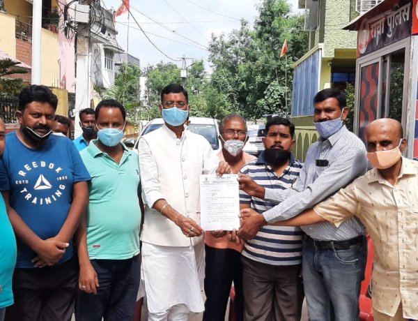 राष्ट्रीय ओबीसी मोर्चा ने सांसद संजय सेठ को सौंपा ज्ञापन