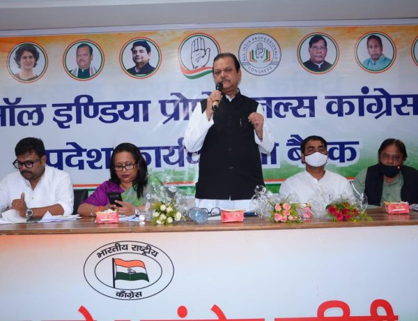 झारखंड प्रदेश प्रोफेशनल कांग्रेस की बैठक में बोलीं जरिता लैतफलांग