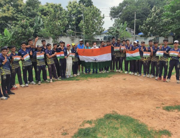 कारगिल विजय दिवस पर युवा क्रिकेट खिलाड़ियों ने शहीद जवानों को किया याद