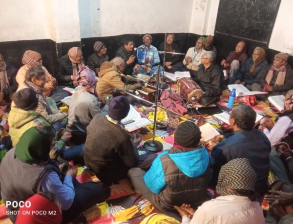 पटवाटोली मानपुर में रामलाला प्राण प्रतिष्ठा महोत्सव के पूर्व संध्या पर रामायण मंडली की ओर से भव्य रामायण गायन प्रस्तुत किया गया