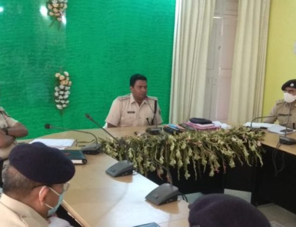 एसपी कुमार आशीष ने की अपराध समीक्षा बैठक