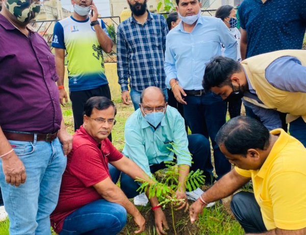 फ्रेंडशिप डे पर शहीदों की स्मृति में पौधारोपण