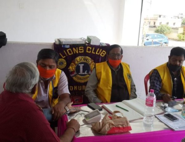 लायंस क्लब ऑफ धुर्वा के सौजन्य से मधुमेह व रक्तचाप जांच शिविर आयोजित