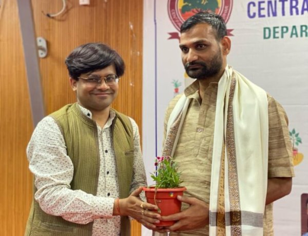 विश्व समाजिक कार्य दिवस पर दक्षिण बिहार केन्द्रीय विश्वविद्यालय में सामाजिक अध्ययन विभाग द्वारा सम्मान समारोह आयोजन किया गया