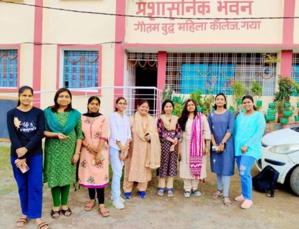 जीबीएम कॉलेज में छात्राओं ने रंग-अबीर लगाकर मनायी होली, बुराई पर अच्छाई की विजय का संदेश देती है होली