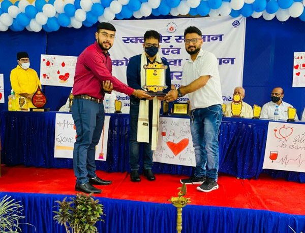 डॉ. अजय छाबड़ा “द मोस्ट डेडिकेटेड एंड रेस्पोंसिबल पर्सन फाॅर द सोसाइटी” अवार्ड से सम्मानित