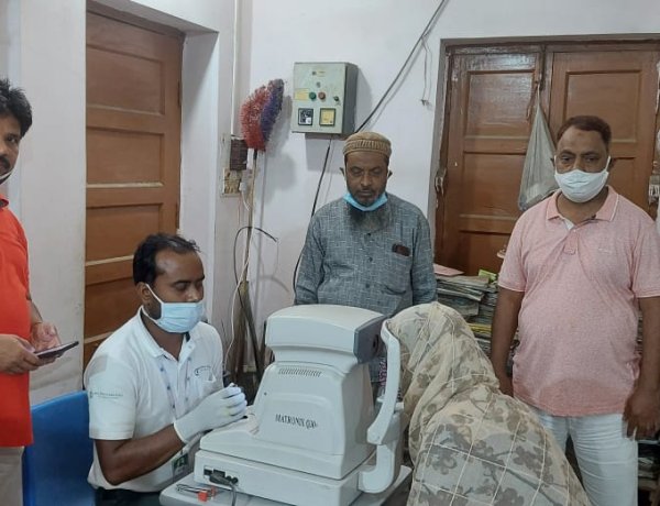 आम जनता हेल्पलाइन का नि:शुल्क नेत्र जांच शिविर आयोजित, मानव सेवा से बड़ा कोई धर्म नहीं : एजाज गद्दी