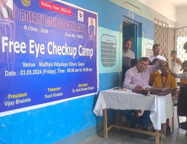 रोटरी क्लब का गया सिटी डिहुरी मध्य विद्यालय में लगाया हेल्थ कैंप में स्कूली बच्चों के आंख व दांत का हुआ जांच