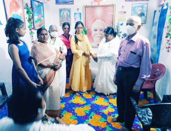 ब्रह्माकुमारीज़ ईश्वरीय विश्वविद्यालय गांधीनगर सेवा केंद्र मे रक्षाबंधन पर्व आयोजित