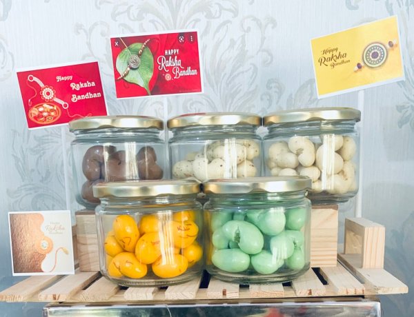 राखी की ख़ुशियाँ और काजू के स्पेशल चॉकलेट्स – खूब जमेगी जोड़ी