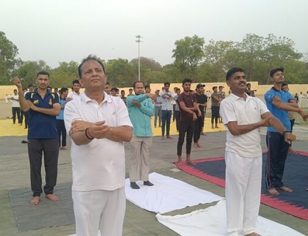 एनसीसी कैडेट्स ने मनाया अंतरराष्ट्रीय योग दिवस, स्वस्थ समाज, और स्वस्थ राष्ट्र का दिया संदेश