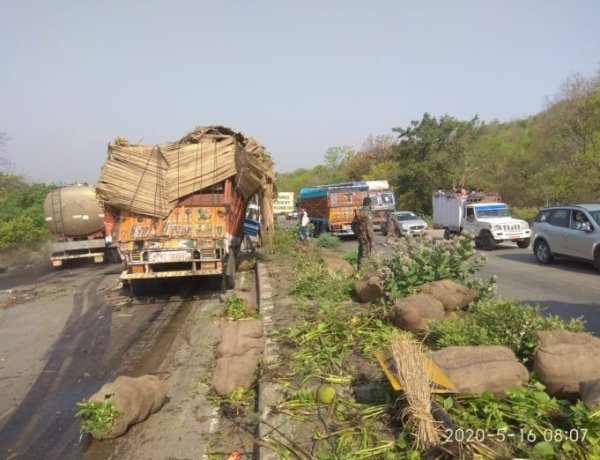 चौपारण के दनूआ घाटी मे 3 गाड़ियां आपस में टकराई,2 की हालत गंभीर, हज़ारीबाग रेफर