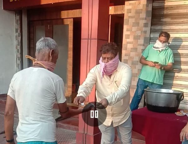 होटल पार्क ईन के सौजन्य से गरीब भी उठा रहे लजीज व्यंजन का लुत्फ