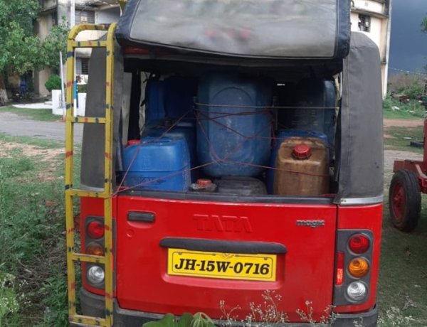 दर्दमारा बिहार – झारखण्ड बोर्डर से अवैध पेट्रोल व डीजल लोड मैजिक गाड़ी को पुलिस ने किया जब्त