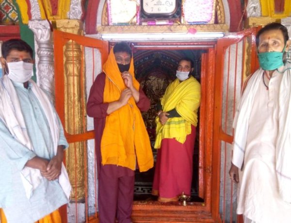 कोरोना से मुक्ति के लिए घरों में रहकर ही बढ़ाएं आध्यात्मिक गतिविधियां : महंत विजयानंद