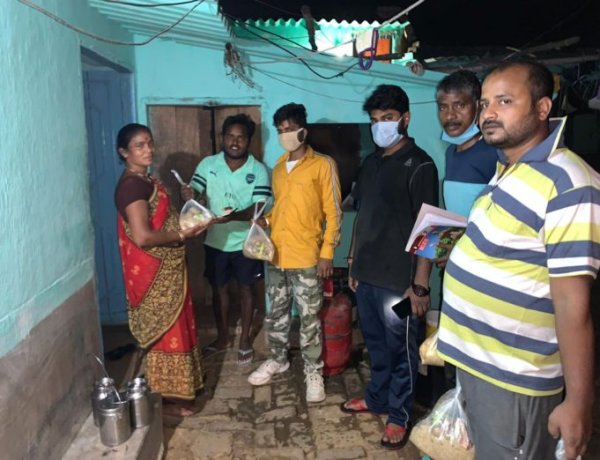 प्रदेश प्रोफेशनल कांग्रेस कमेटी के सौजन्य से जरूरतमंदों के बीच खाद्यान्न वितरण