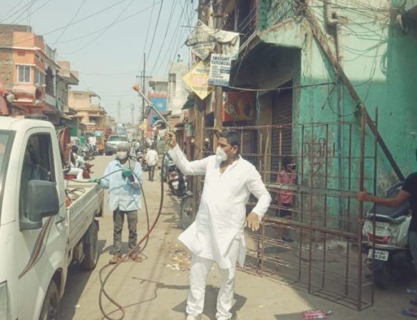 शबाना खान ने सहयोगियों के साथ वार्ड 17 को किया सेनेटाइज