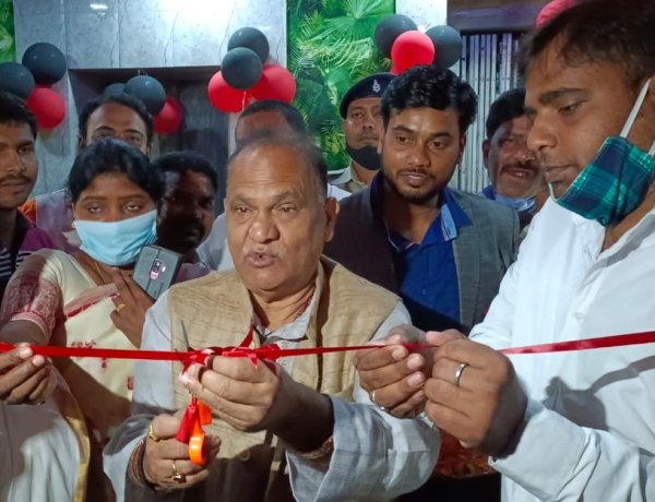 हंगरी रेस्टोरेंट का शुभारंभ, आधे घंटे में खाएं बाहुबली थाली और जीतें एक लाख का इनाम