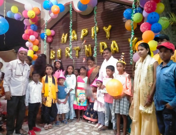 पौधा वितरण कर मनाया जन्मोत्सव